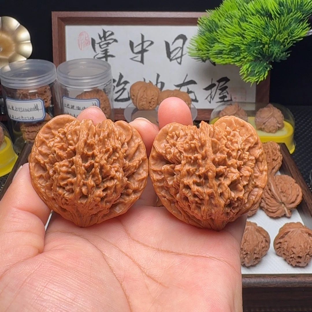 文玩核桃吊坠全品打底满天星47尺，桃心桩