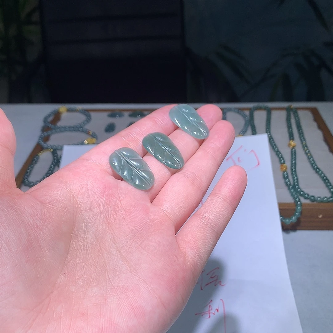 翡翠未镶嵌颈饰翡翠多样发一