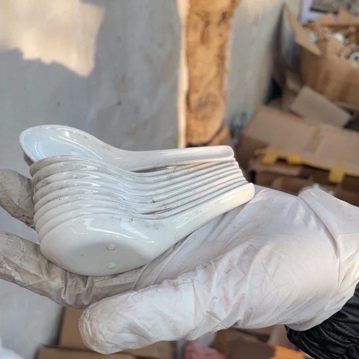 其他盘子碗砂锅都有