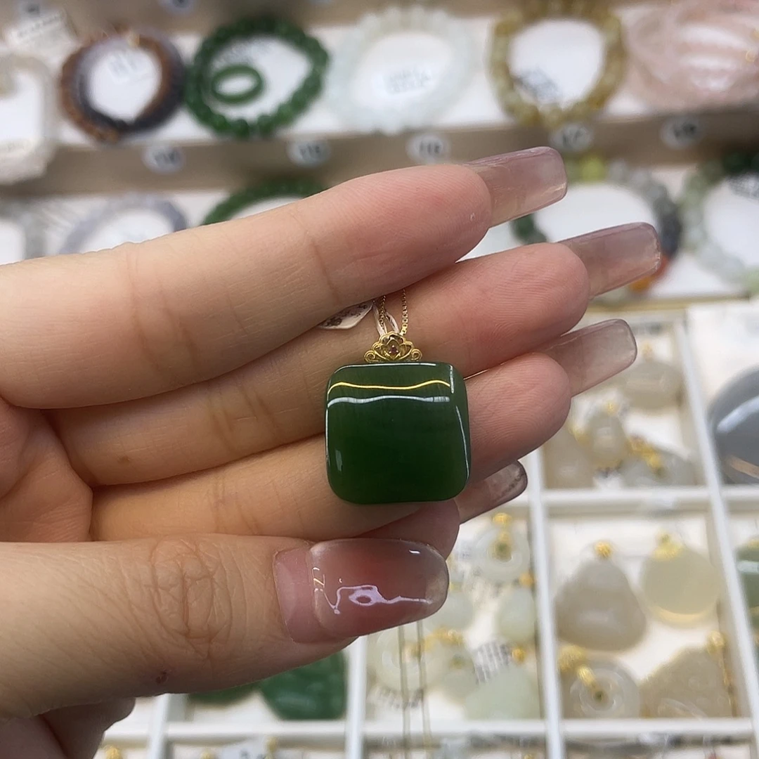 和田玉18K金镶嵌吊坠(赠链)