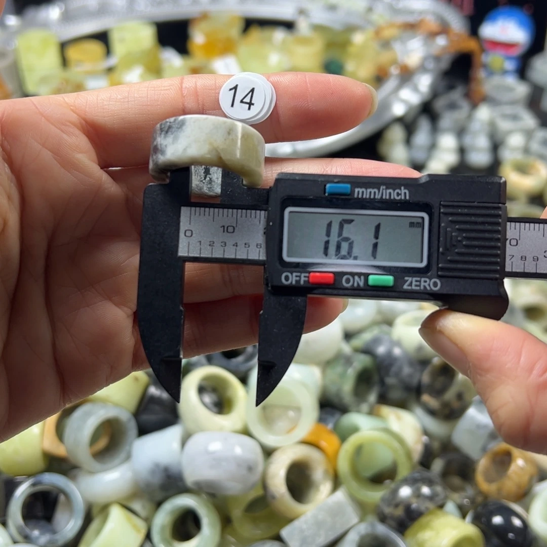 蛇纹石玉未镶嵌戒指