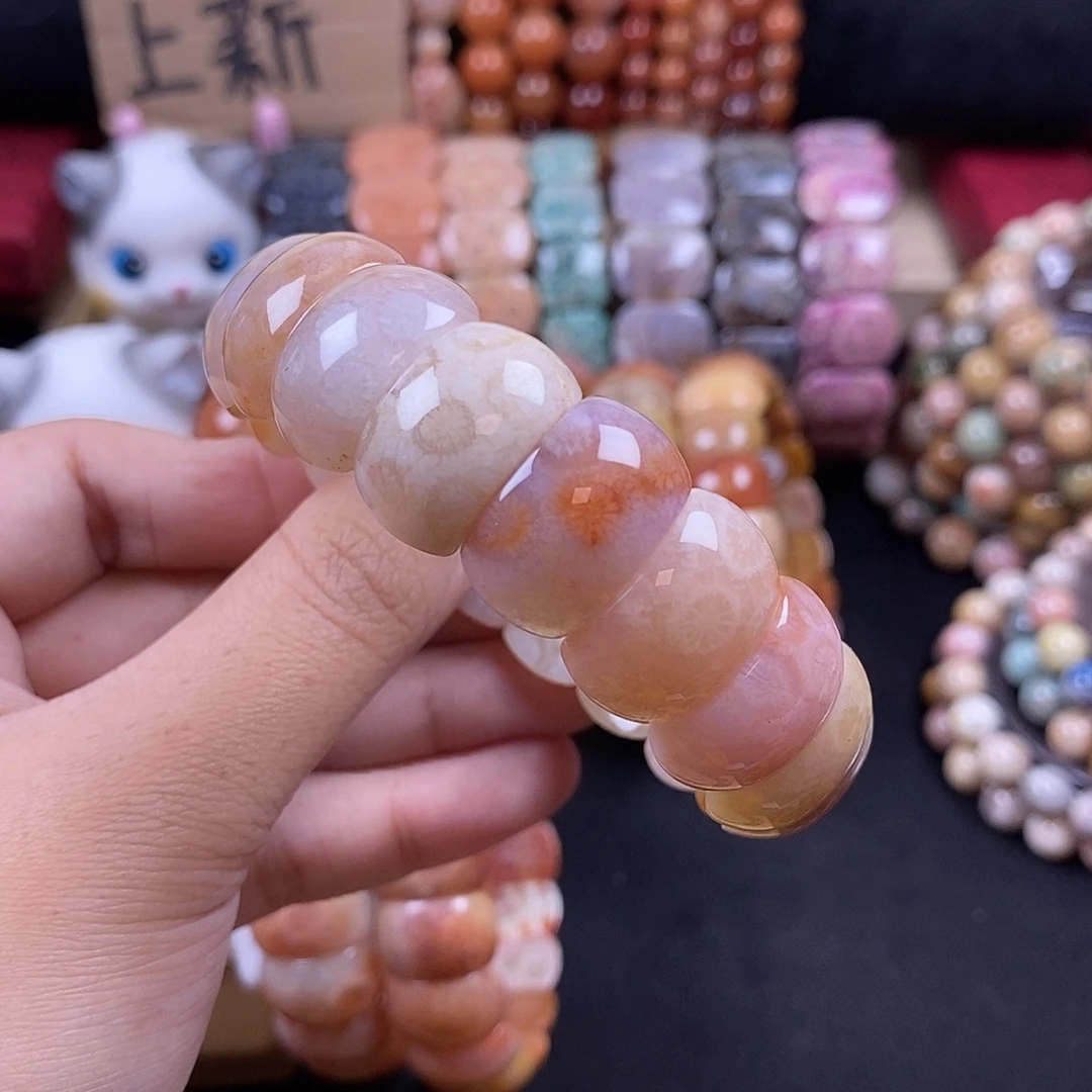 冷***血硅化珊瑚（珊瑚玉）手牌未镶嵌