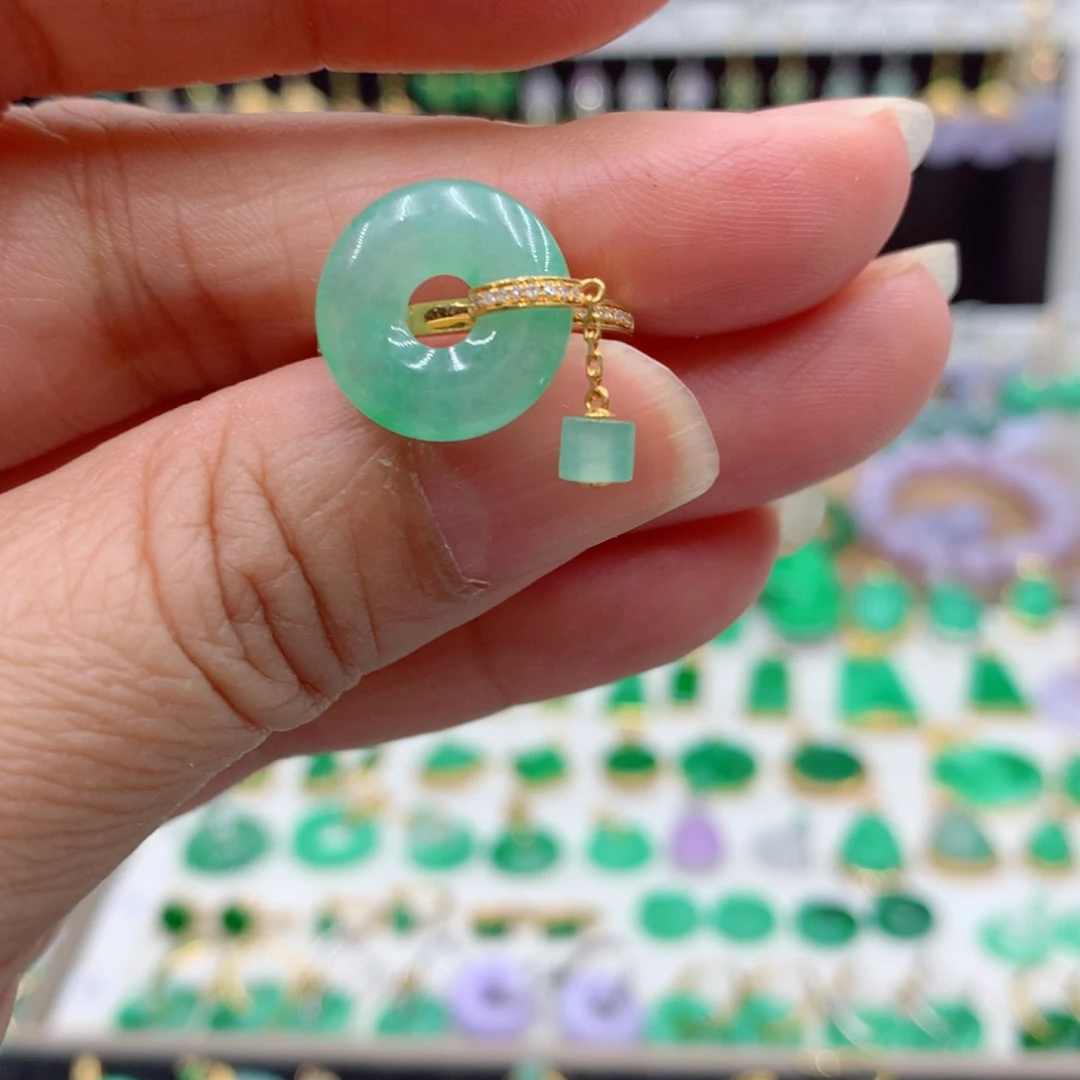 翡翠18K金镶嵌戒指