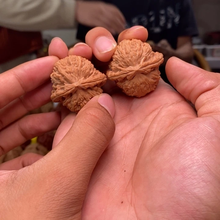 吊坠文玩核桃文玩核桃三角白37～