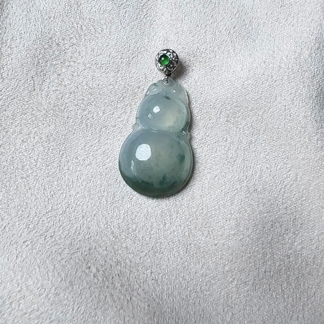 颈饰18K金镶嵌翡翠