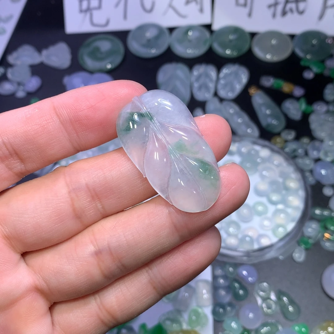翡翠未镶嵌颈饰叶子