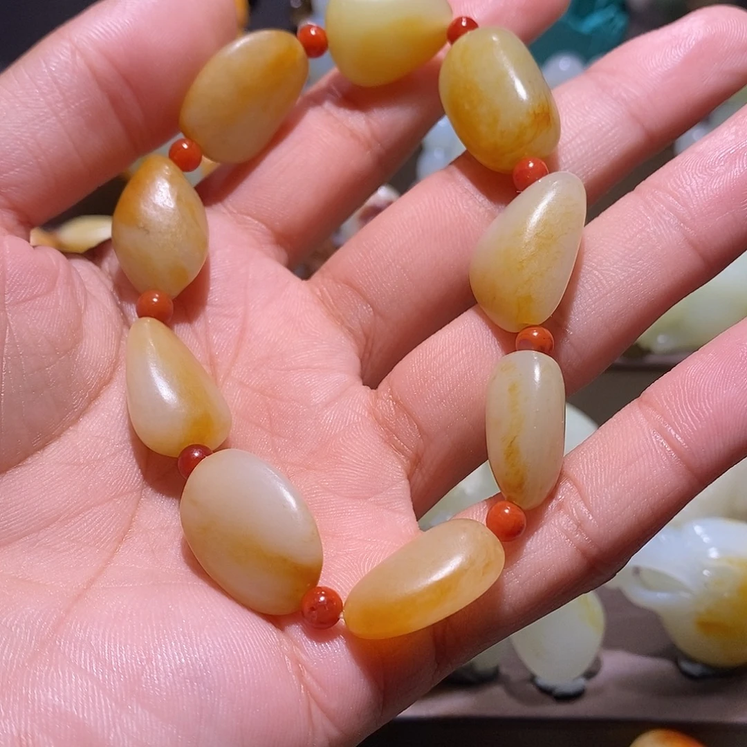 男***岁和田玉未镶嵌包链