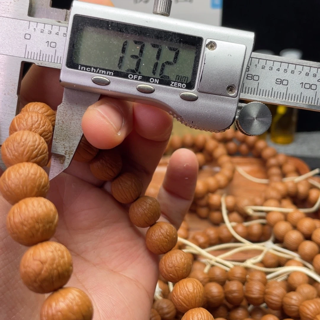 吊坠猴头核桃凤羽