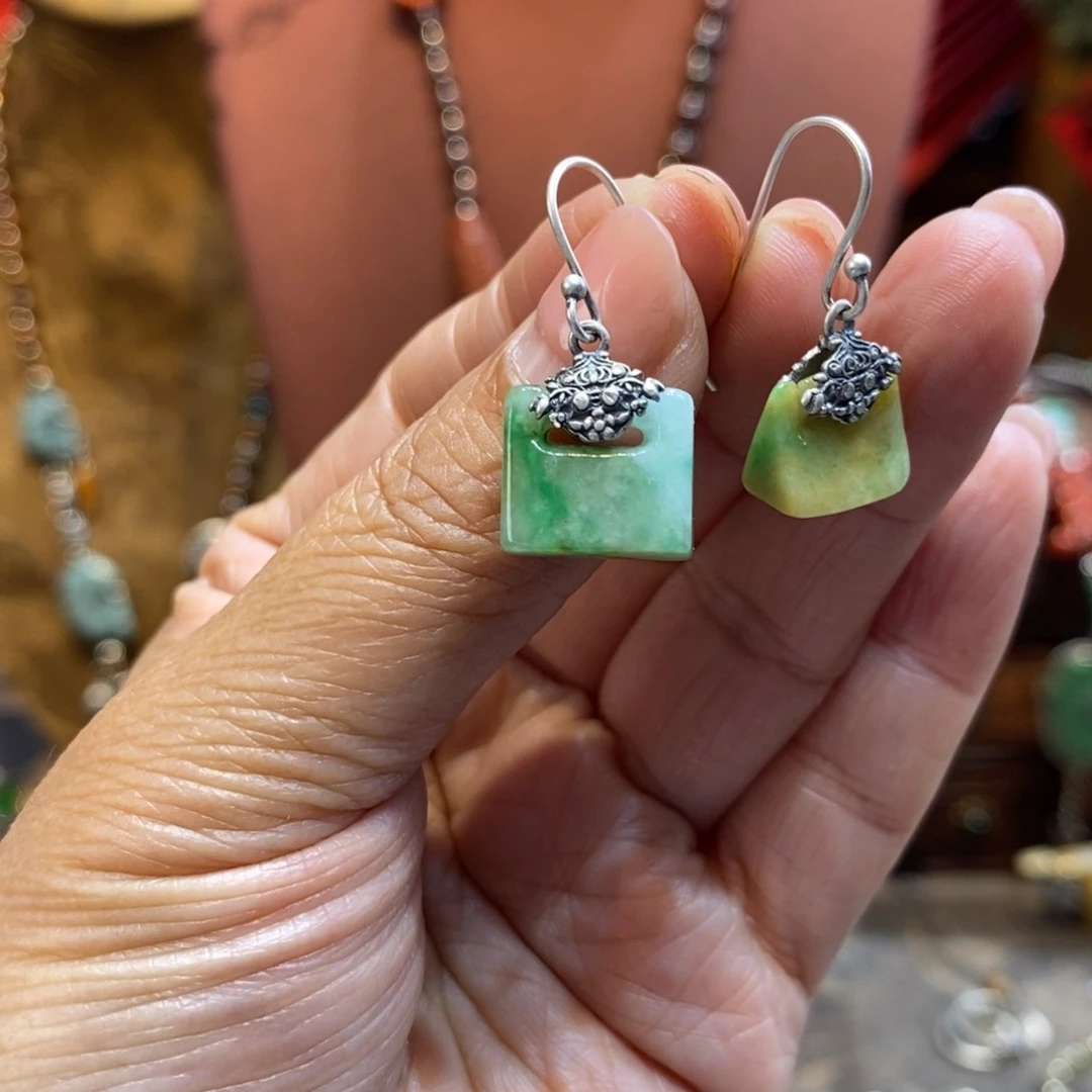 翡翠吊坠(赠链)未镶嵌