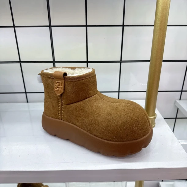 女款加绒厚底卡皮巴拉雪地靴冬季保暖时尚百搭防滑短靴