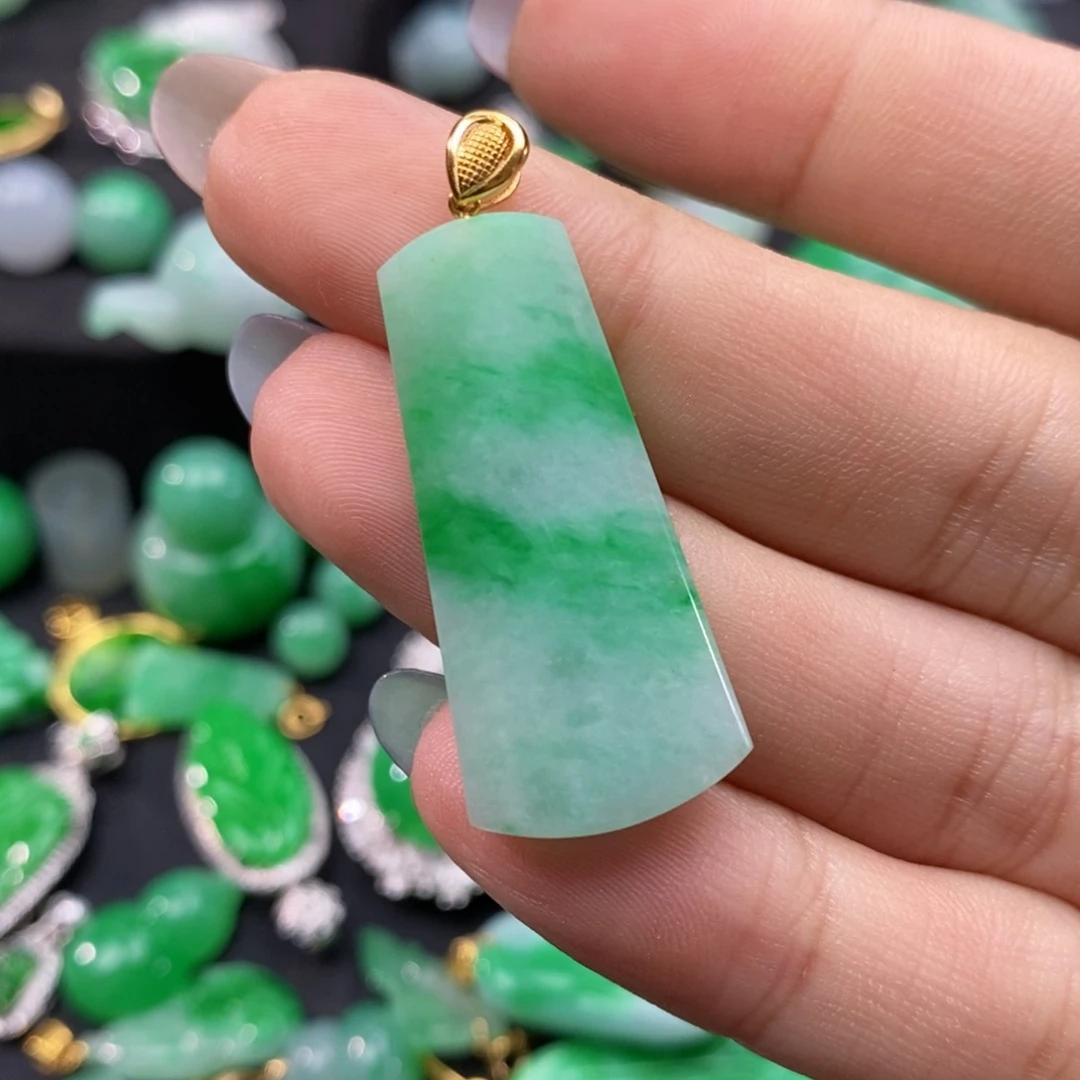 翡翠颈饰18K金镶嵌翡翠