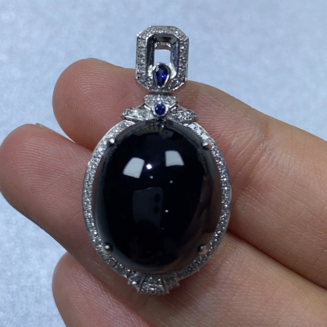 翡翠18K金镶嵌颈饰吊坠