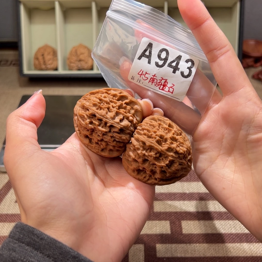 45南疆石文玩核桃