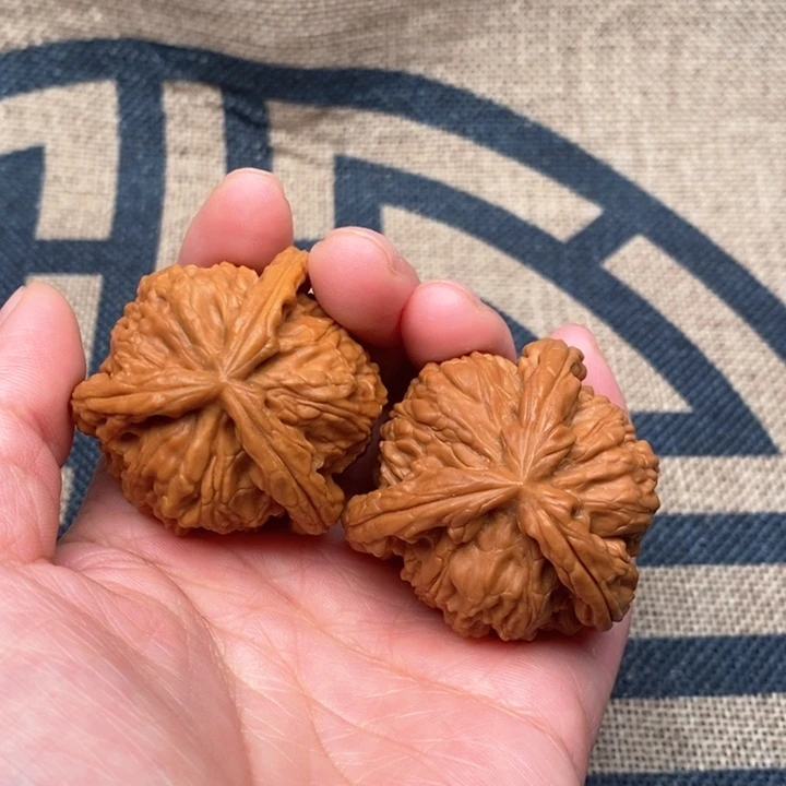 吊坠文玩核桃一*向