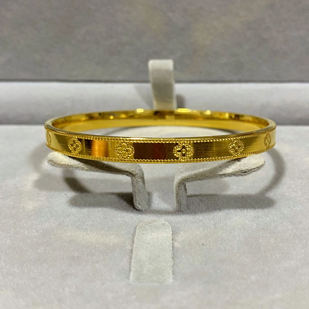 686 四叶草手镯 金色精工