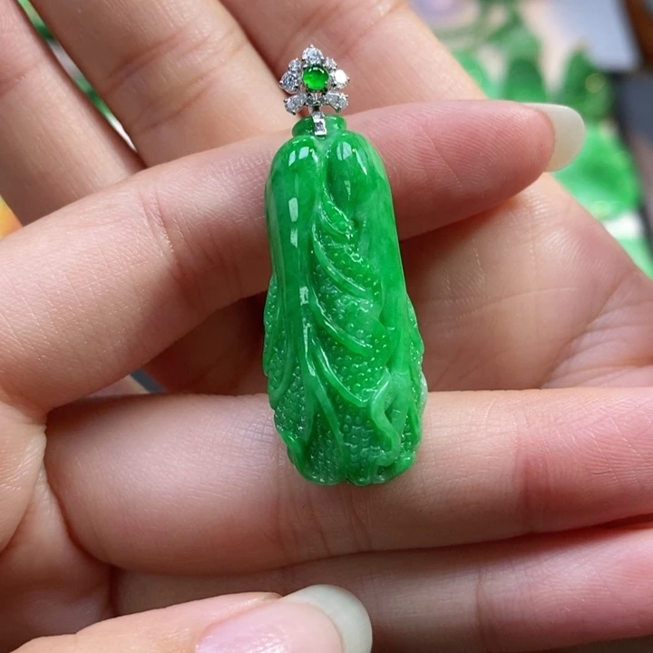 颈饰未镶嵌翡翠元**旦吊坠