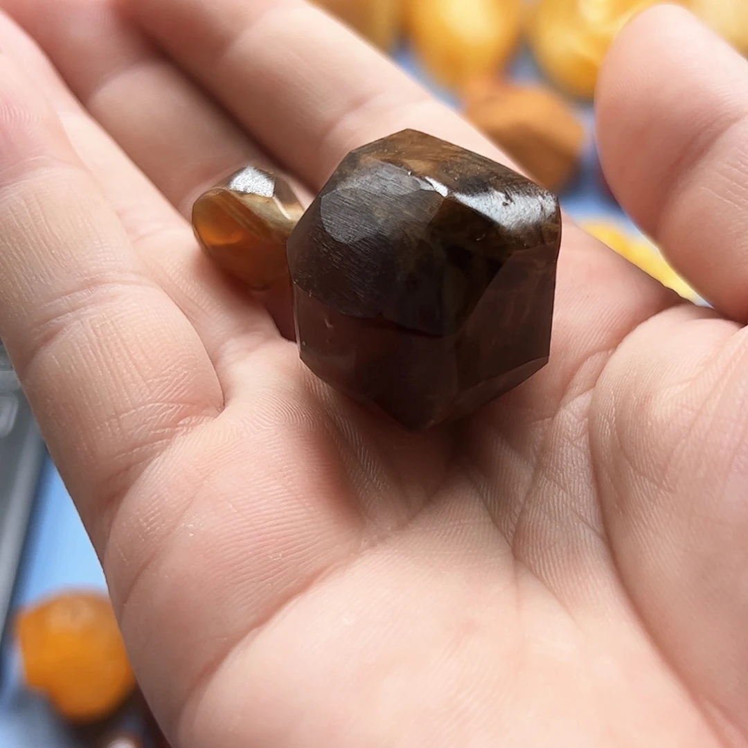 定制琥珀未镶嵌长*珠子