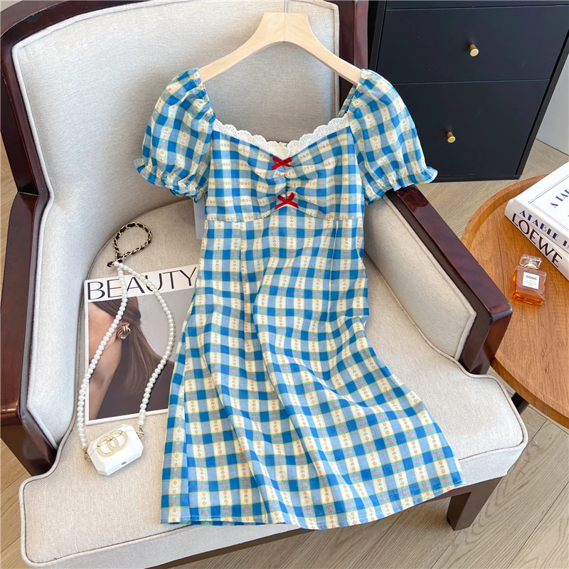 法式温柔蕾丝拼接格纹短袖连衣裙女夏季大码胖mm掐腰显瘦遮肚短裙
