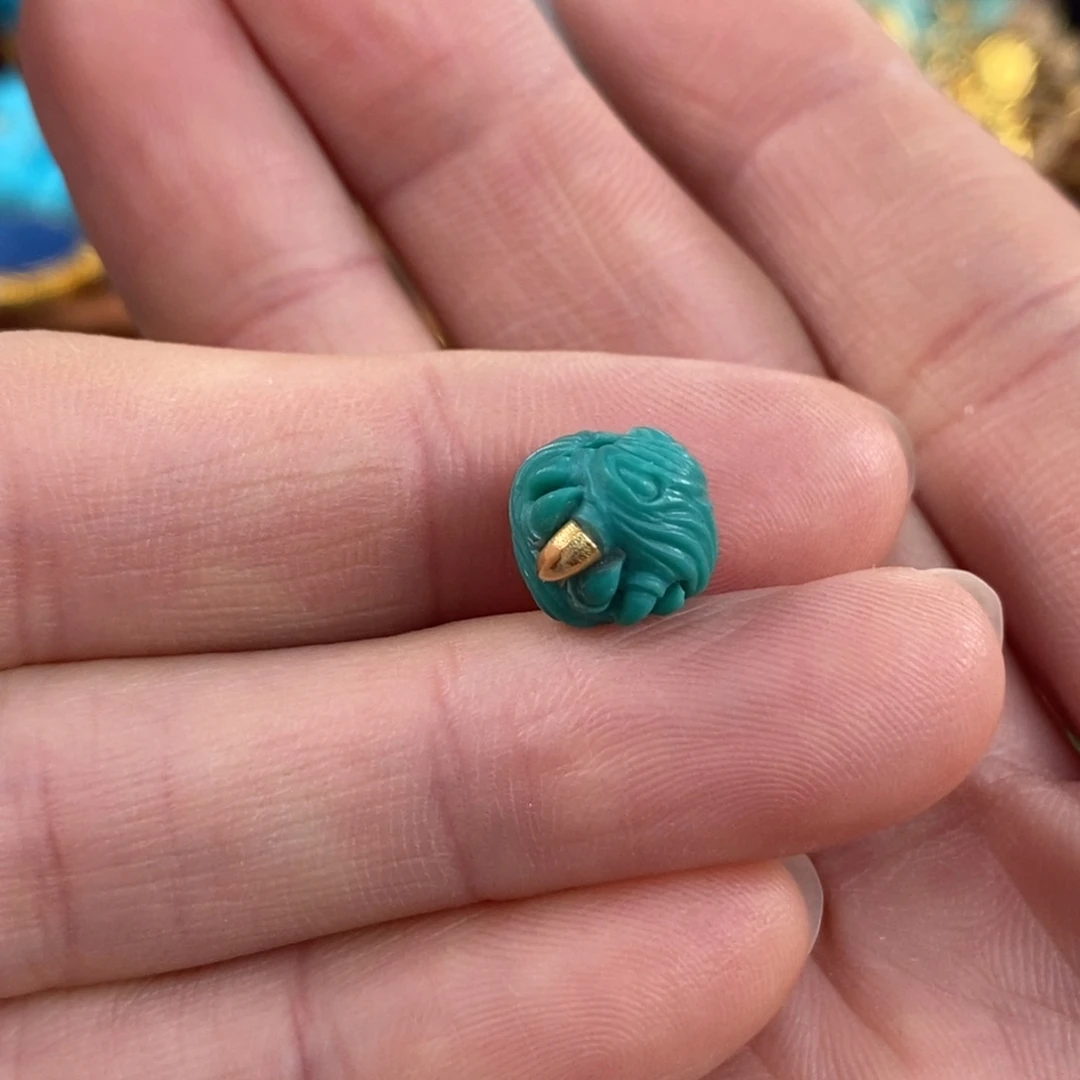 绿松石未镶嵌。吞噬