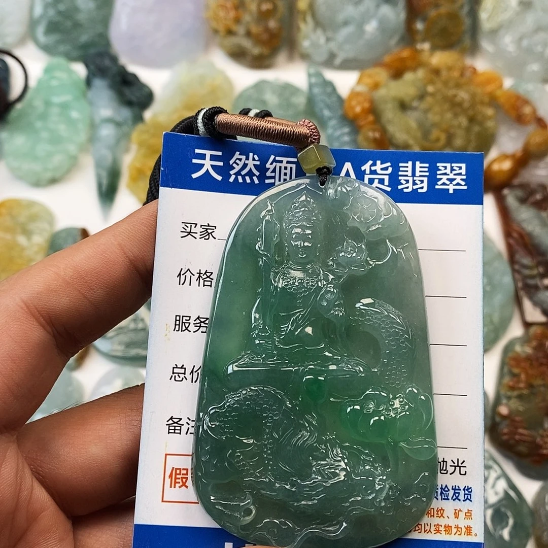 翡翠未镶嵌颈饰御龙观音