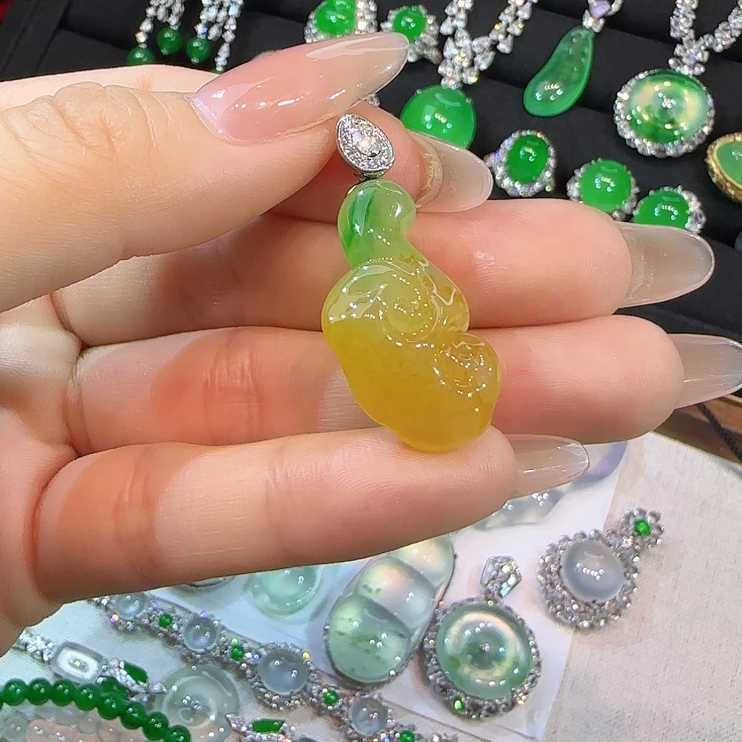翡翠18K金镶嵌颈饰