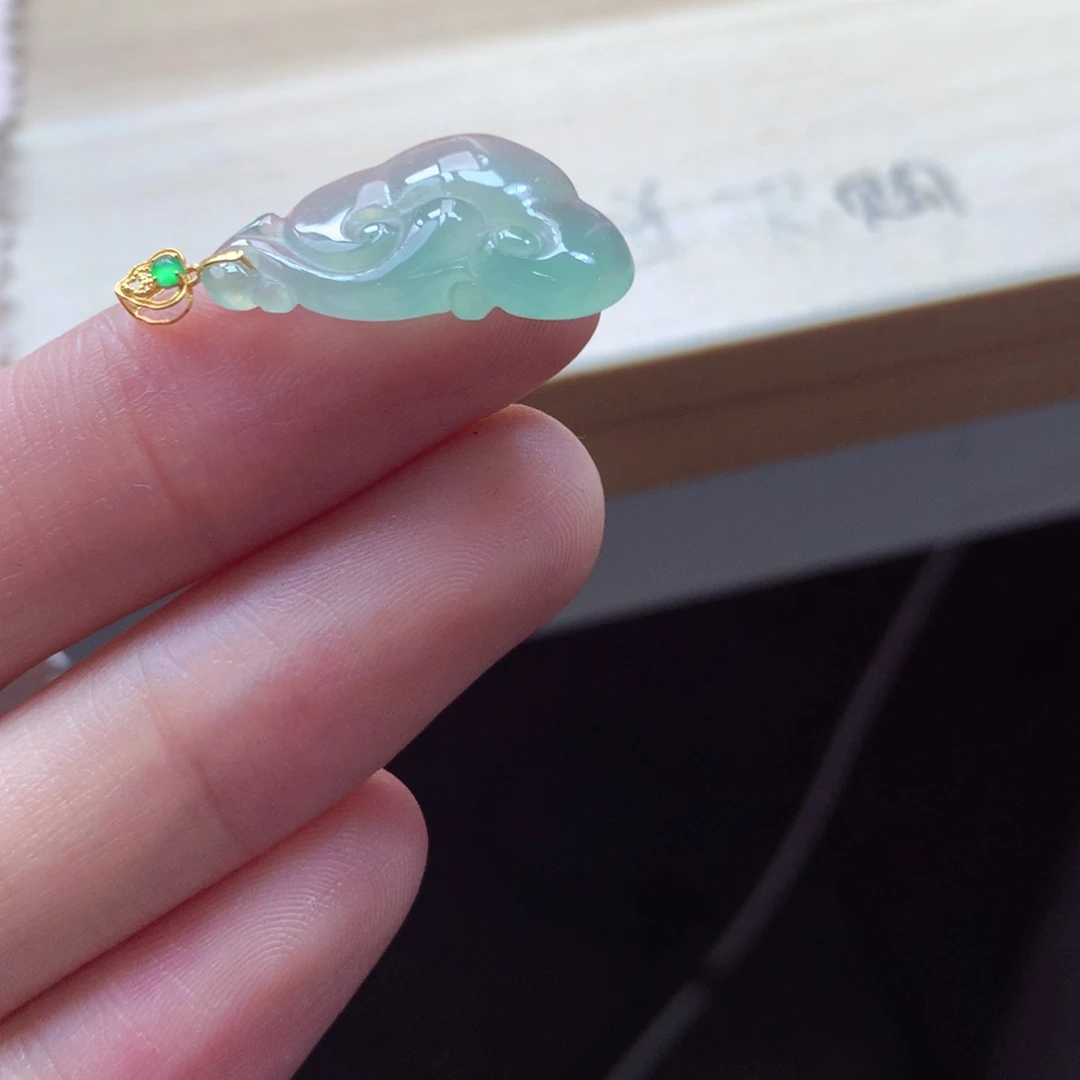 翡翠颈饰18K金镶嵌吊坠