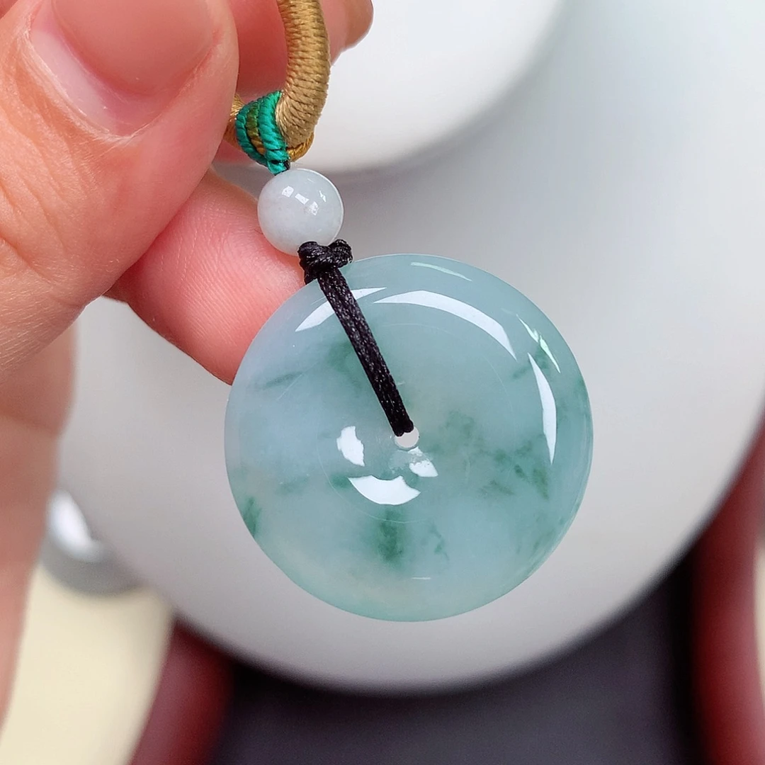 翡翠未镶嵌颈饰平安扣