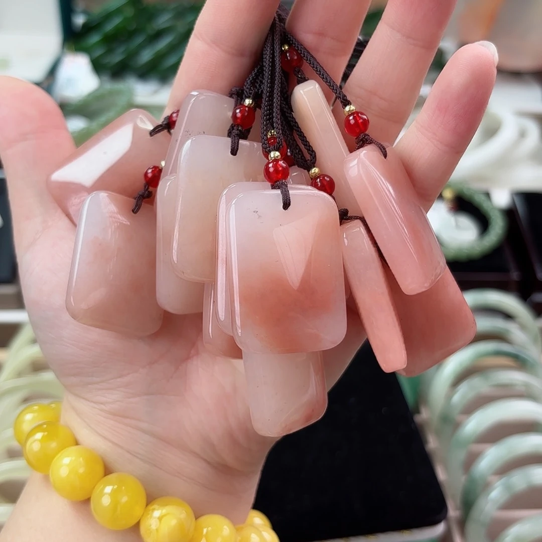 透闪石质玉吊坠(赠链)未镶嵌