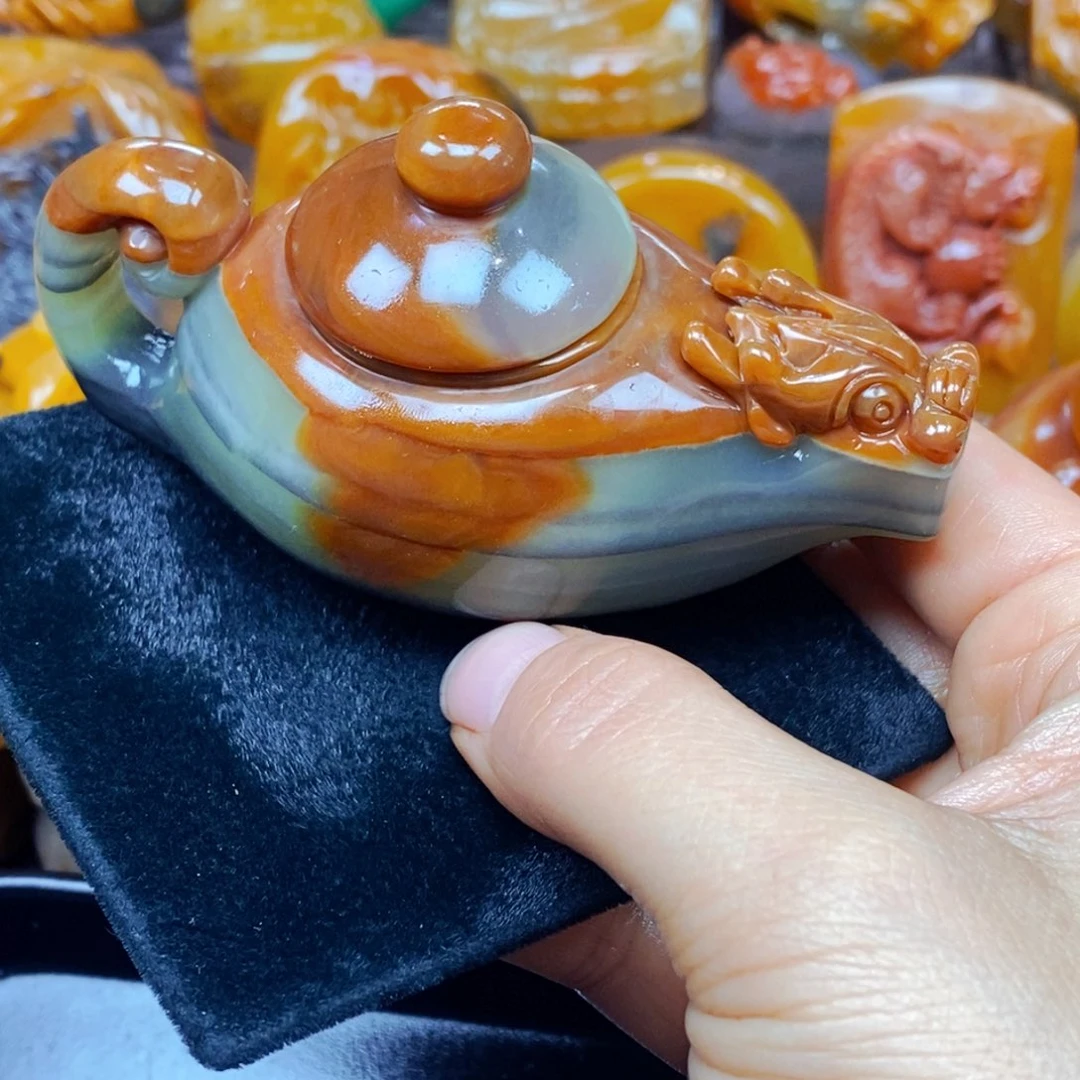 未镶嵌石英质玉（黄龙玉）颈饰