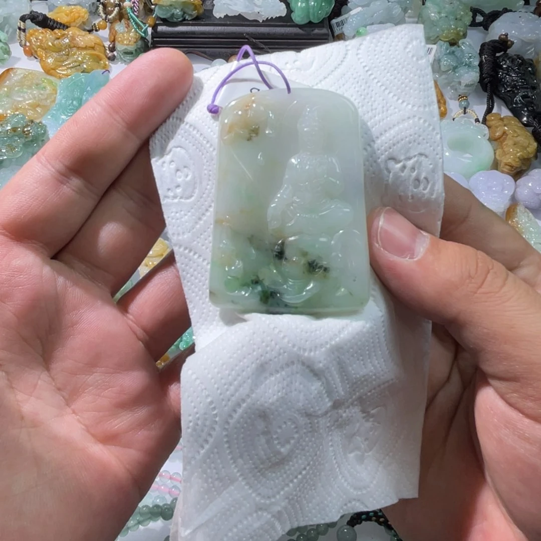 翡翠颈饰未镶嵌落**悔