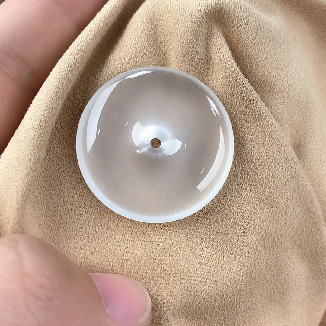 石英质玉颈饰未镶嵌八****康