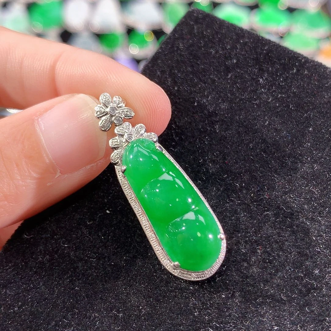 翡翠18K金镶嵌颈饰