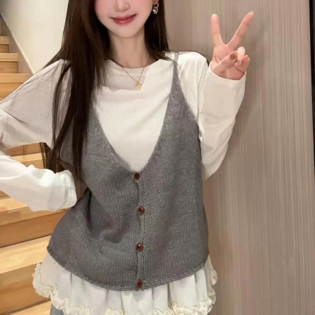 西西 叠穿v领吊带针织马甲+花边打底上衣