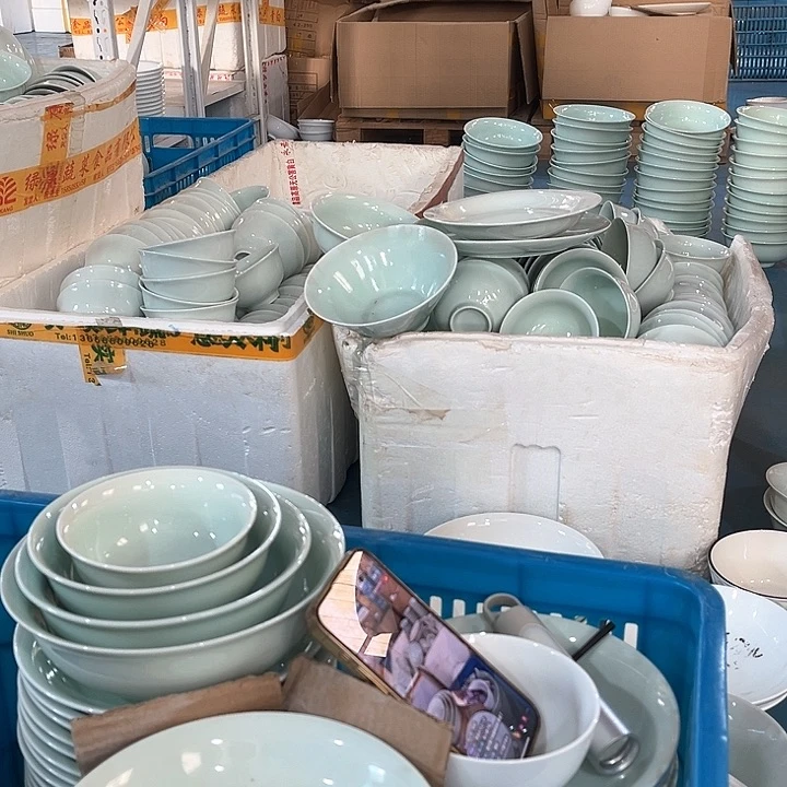 @***.陶瓷青瓷大勺一个，微瑕包邮