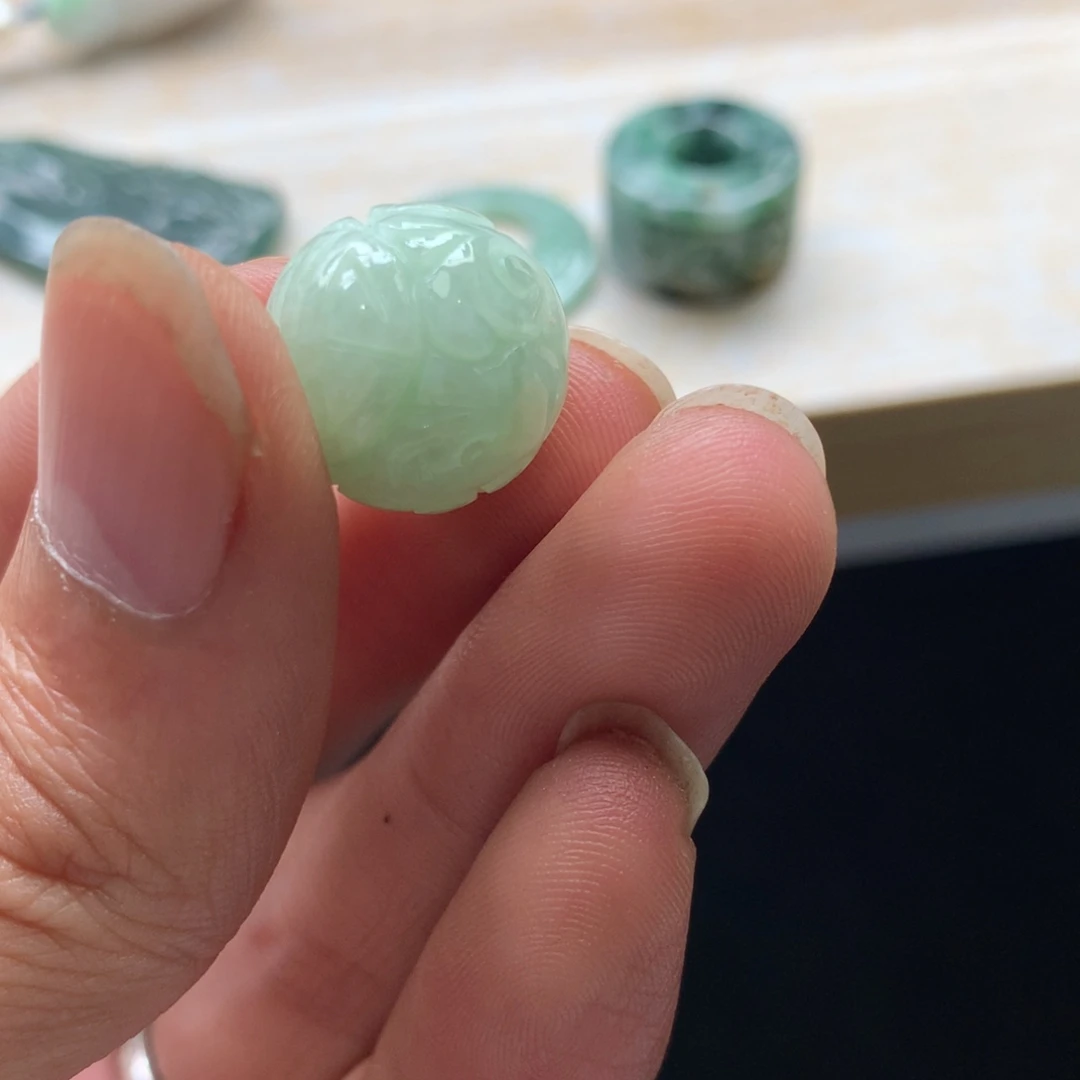 翡翠未镶嵌颈饰吊坠