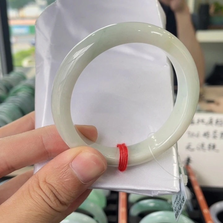 翡翠未镶嵌手镯57