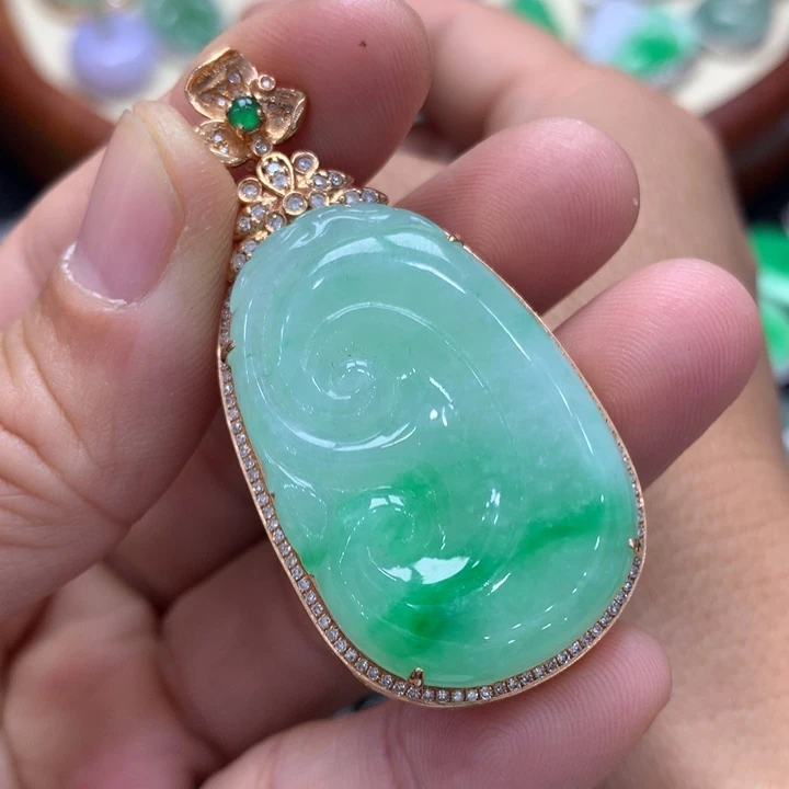 翡翠吊坠(不含链)18K金镶嵌