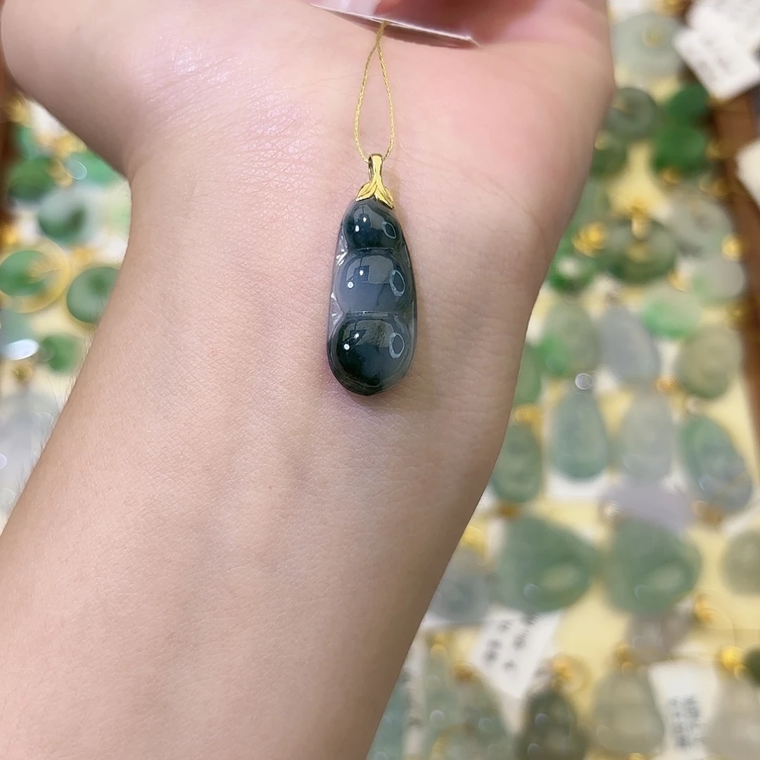 颈饰18K金镶嵌翡翠豆子