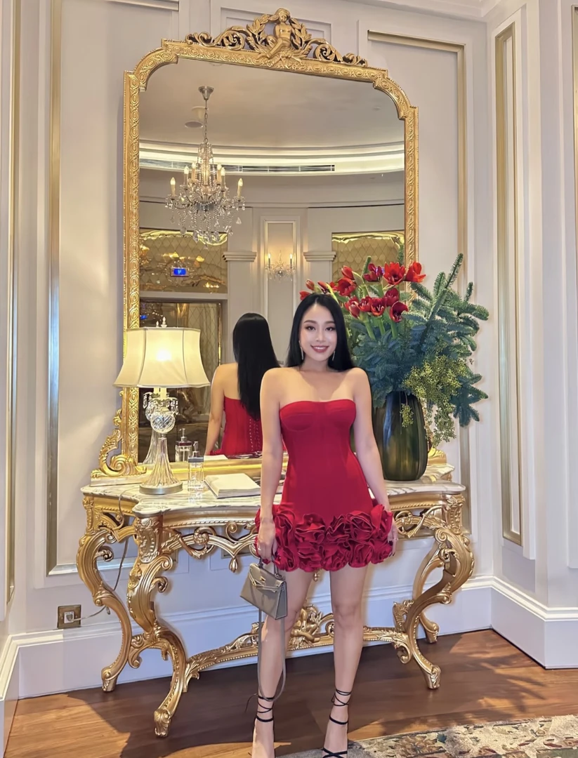 针织绷带弹力鱼骨修身系带束腰抹胸连衣裙立体花朵超短美式辣妹