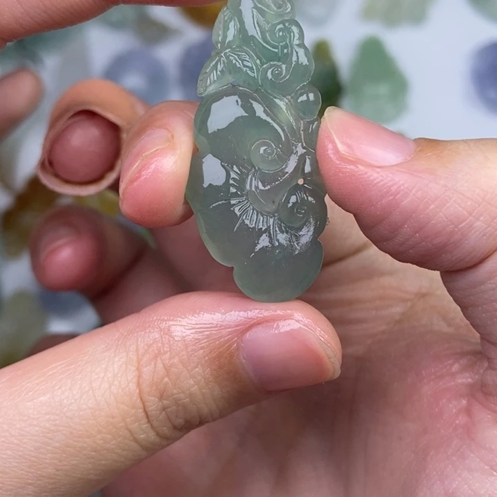 定制翡翠未镶嵌如意