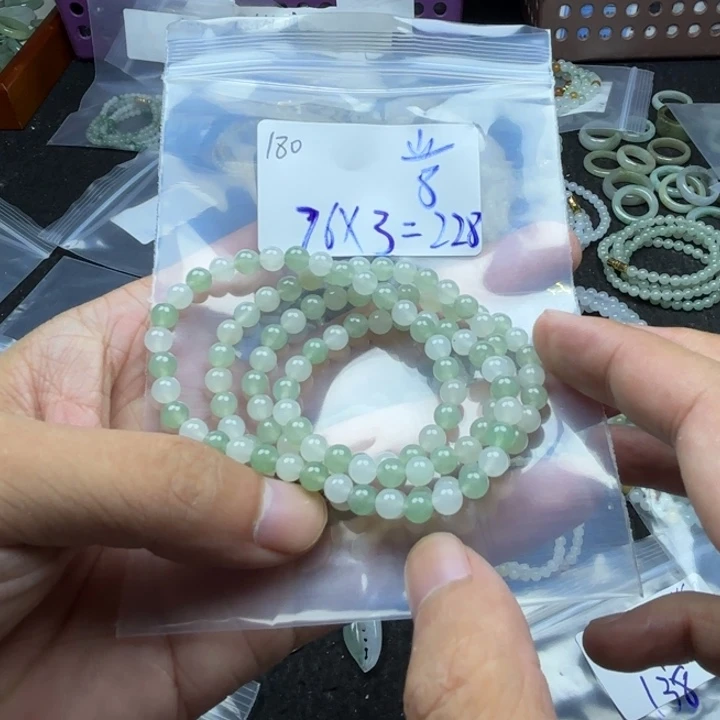 青***春颈饰未镶嵌翡翠手串