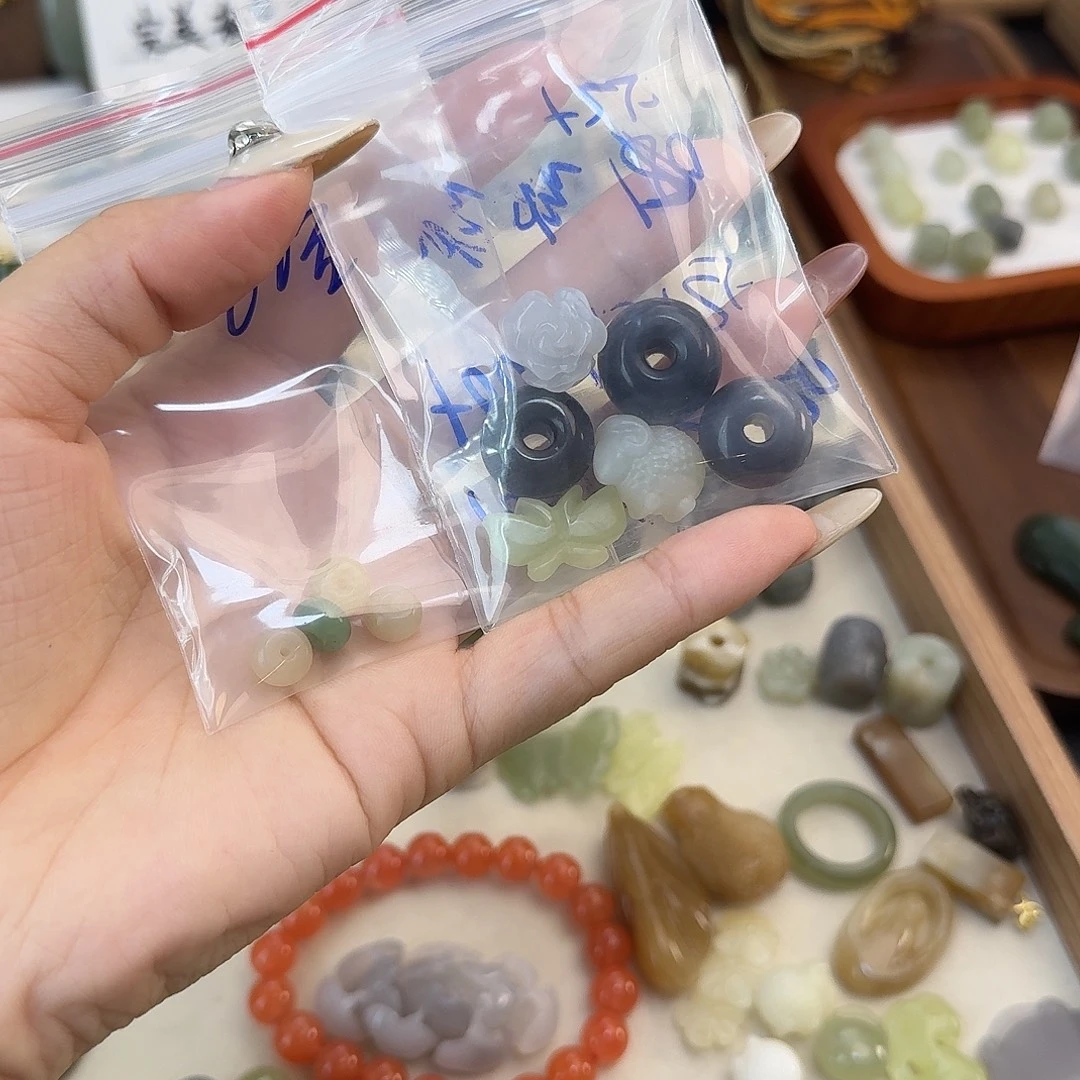 哈***哈和田玉未镶嵌颈饰