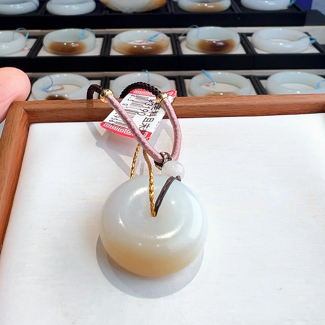 和田玉（糖玉）未镶嵌颈饰