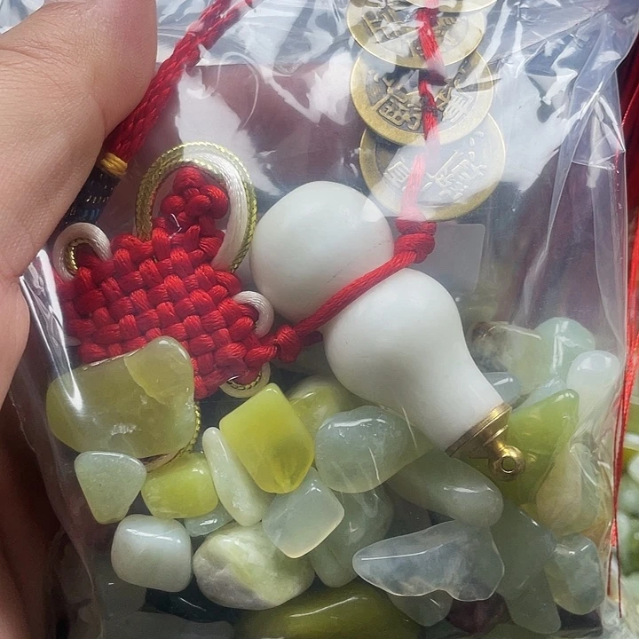 蛇纹石玉未镶嵌珠宝奇石