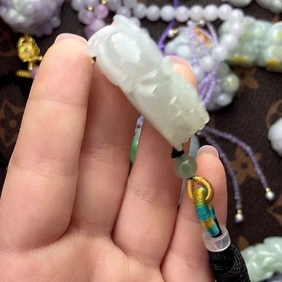 翡翠未镶嵌挂件貔貅