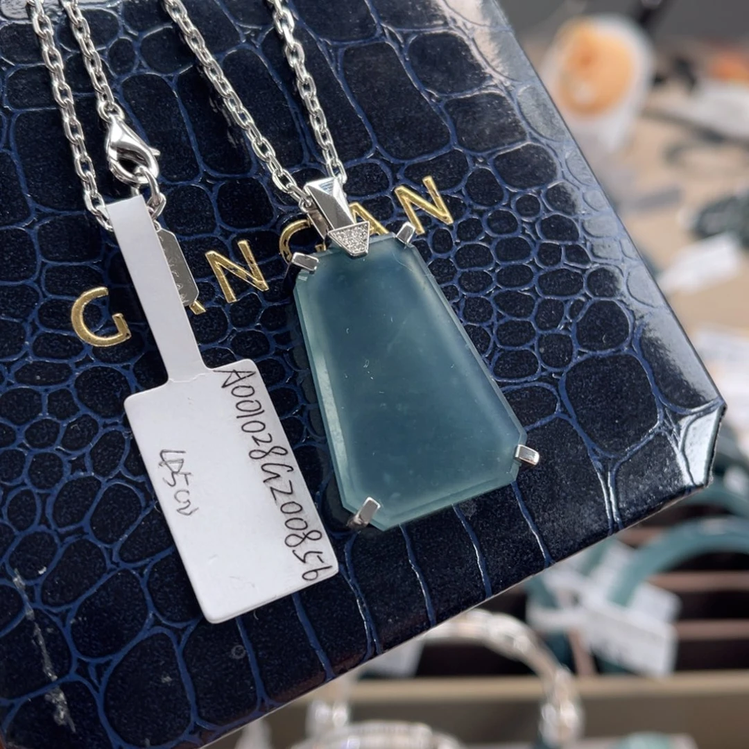 翡翠未镶嵌手镯无事牌