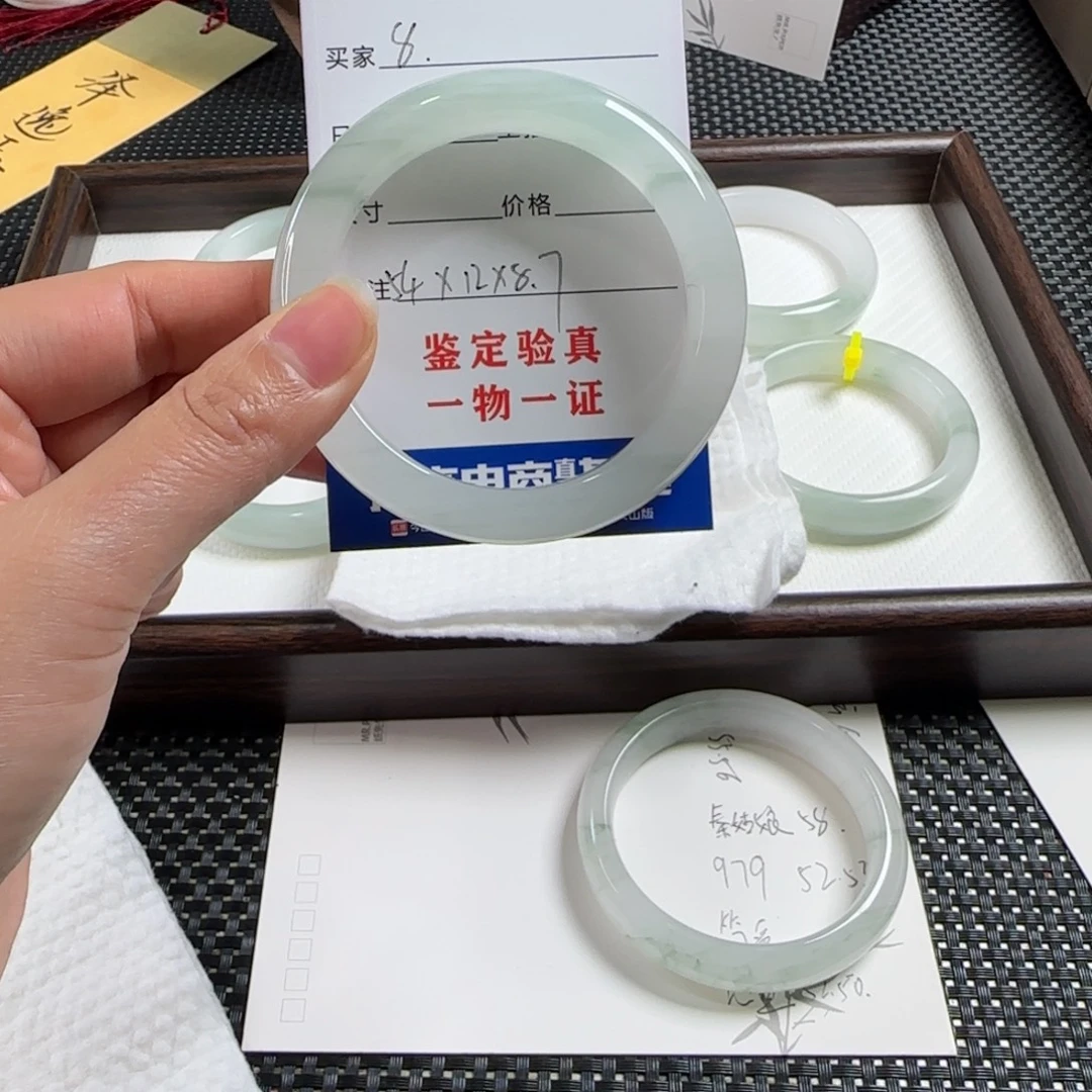****石英质玉未镶嵌手镯8