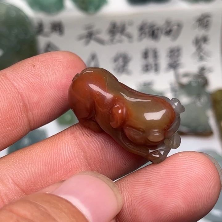 翡翠未镶嵌颈饰新疆三彩玉 福猪