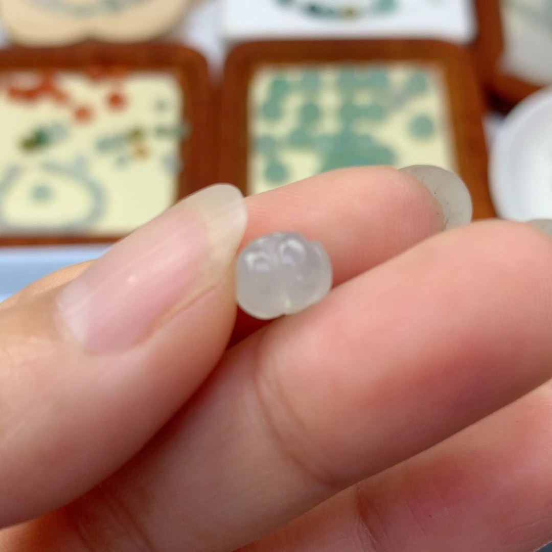 翡翠未镶嵌项链卡8*5.8莲花珠