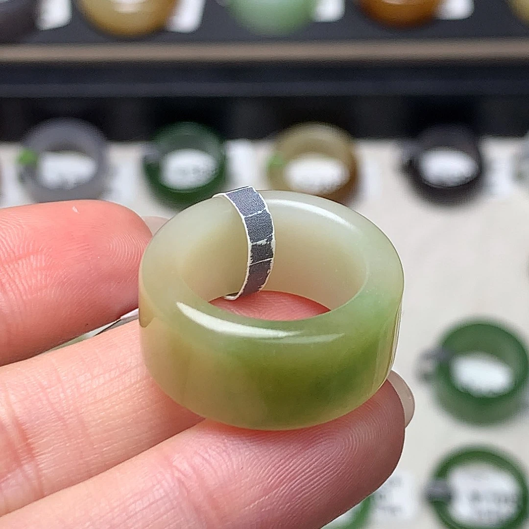 未镶嵌戒指和田玉